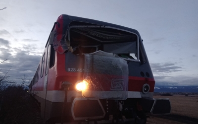 Tractor lovit de tren, lângă Ocna Sibiului. Traficul feroviar este blocat