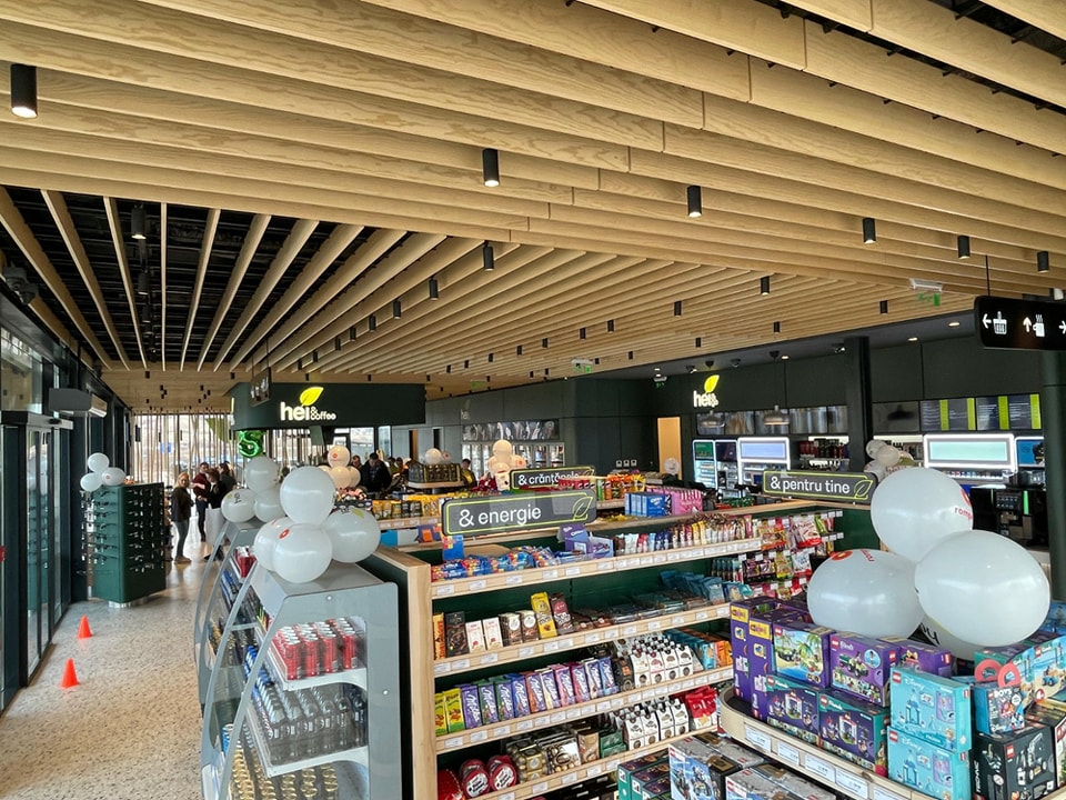 FOTO Două stații Rompetrol inaugurate pe A1, la Cristian: combustibil, magazin, mâncare și cafea. 8 stații pentru mașini electrice