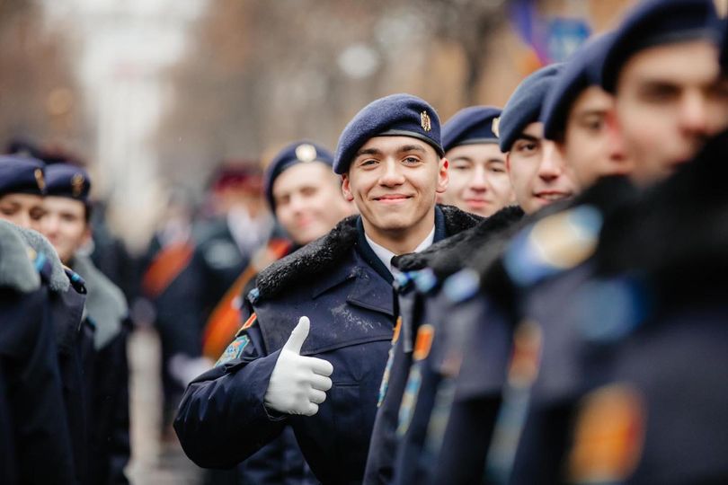 „Mai târziu poate deveni foarte rapid prea târziu!” - Centrul Militar Zonal îi invită pe tinerii sibieni să urmeze o carieră militară