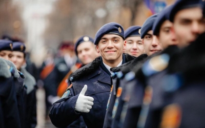 „Mai târziu poate deveni foarte rapid prea târziu!” - Centrul Militar Zonal îi invită pe tinerii sibieni să urmeze o carieră militară