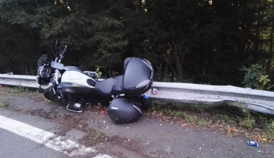 Motociclist de 18 ani, accidentat pe DN7. Tânărul a fost transportat la UPU Sibiu
