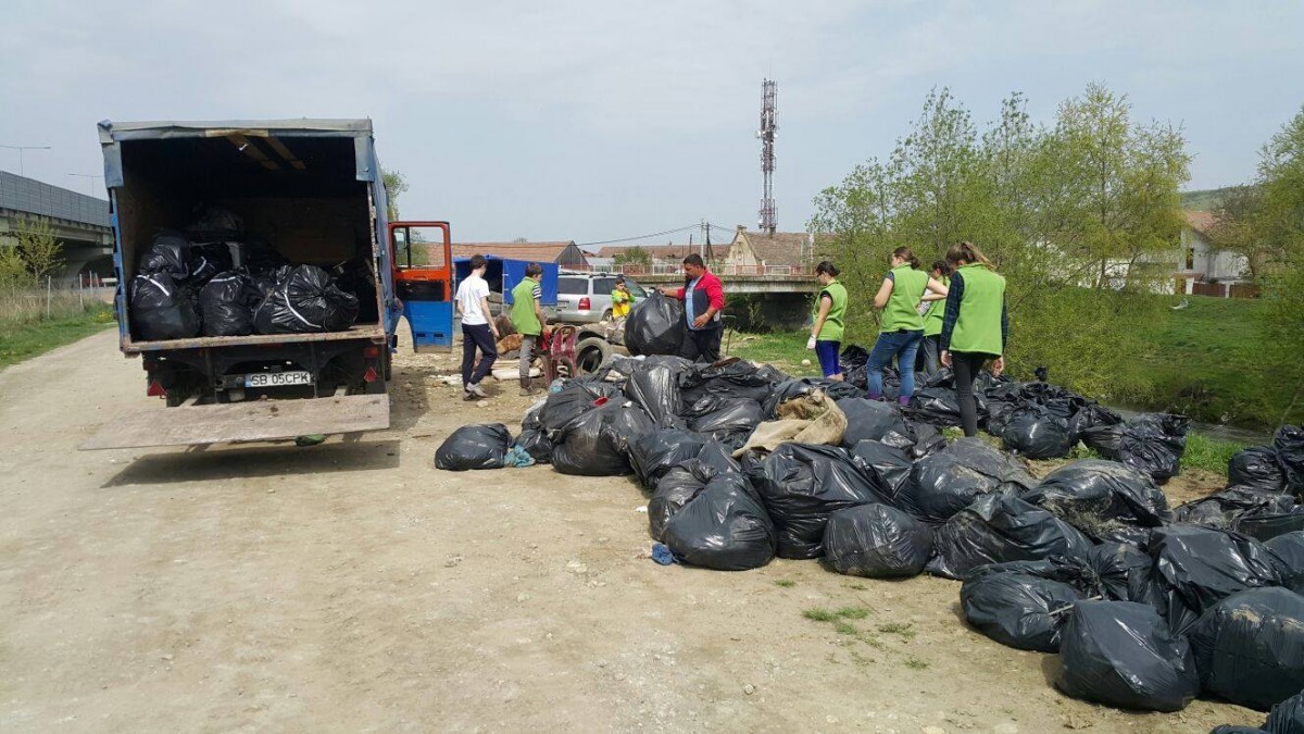 Acțiune de ecologizare a râului Cibin: Oricine vrea să ajute la curățenie e invitat vineri, lângă podul de pe Alba Iulia