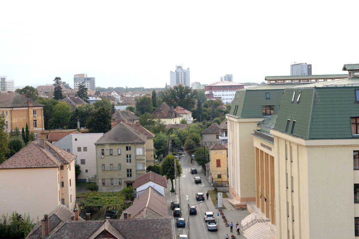 Bandă specială, exclusiv pentru ambulanțe, pe strada L. Blaga, înspre Urgență. Se desființează 34 de locuri de parcare