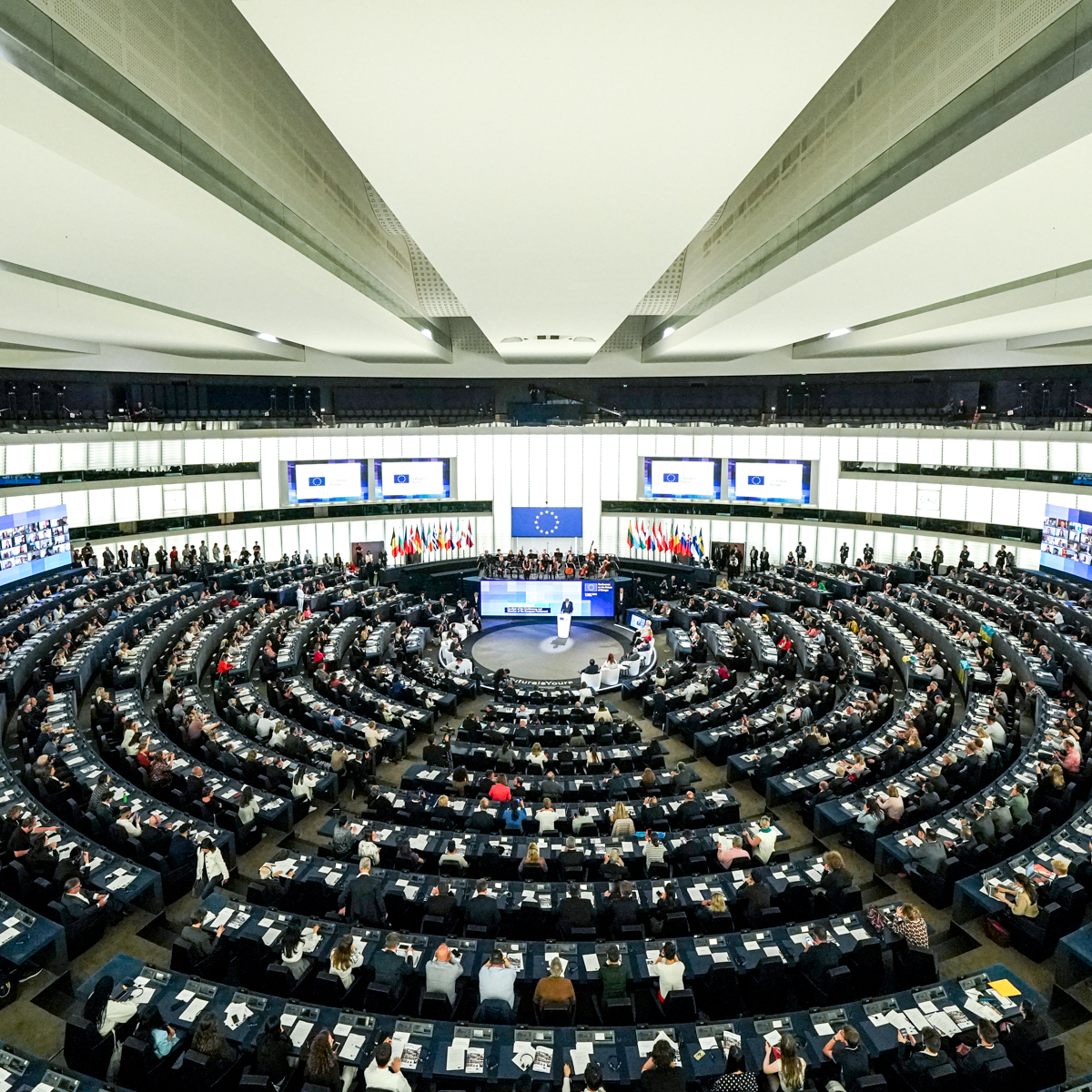 Parlamentul European dezbate situaţia tezaurului naţional al României sechestrat de Rusia