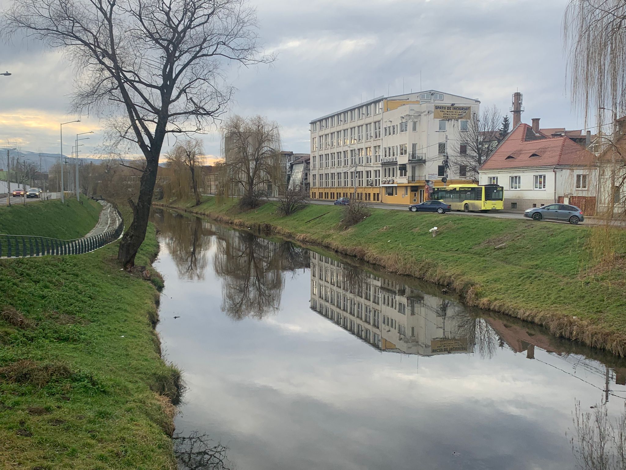 Primăria licitează proiectul altor 3,1 km de piste de biciclete pe malurile Cibinului: vor costa aproape zece milioane de euro