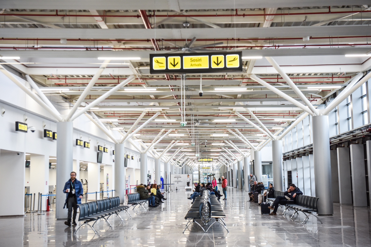 Aeroportul caută o firmă de curățenie cu servicii de dezinsecție, deratizare și deszăpezire: maxim 1,4 milioane lei pentru 2 ani