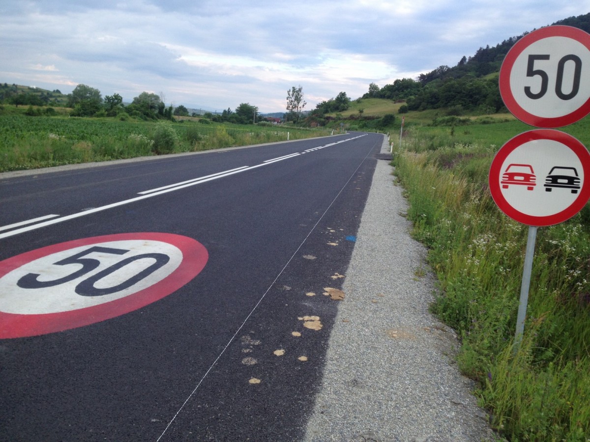 Petiție pentru amplasarea de limitatoare de viteză pe DN 14, în Slimnic și Ruși, după accidentul grav de sâmbătă. Reacția DRDP