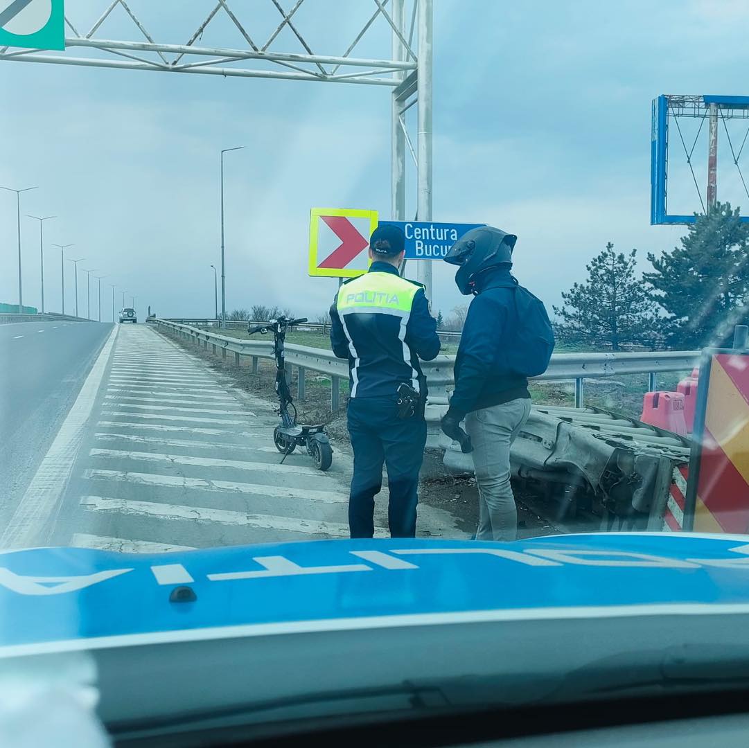 Cu trotineta pe autostradă. Un tânăr de 31 de ani a fost sancționat de polițiști, pe Autostrada A2