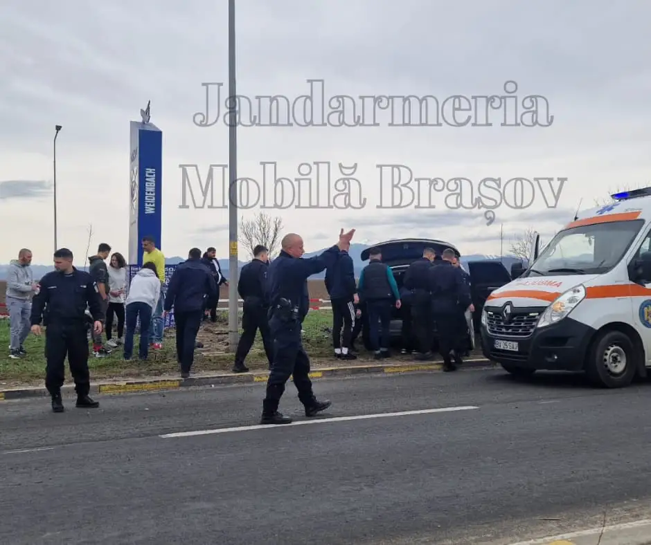 Jandarmii din Brașov care veneau spre Sibiu au intervenit la un accident. „Mai mulți cetățeni au oferit o mână de ajutor”