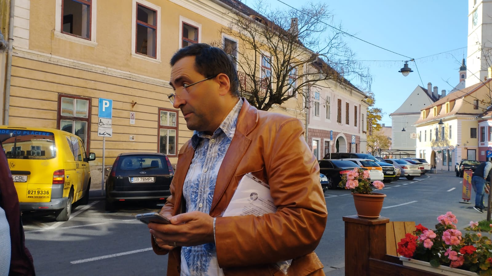 Direcția pentru Cultură Sibiu anunță noi controale în județ: se înlocuiește țigla cu tabla, se montează geamuri termopan, apar panouri fotovoltaice înspre stradă