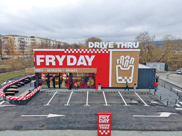 Fryday, un lanț românesc de restaurante fast food deschide și la Sibiu. Investiție de 1,3 milioane de euro pentru următoarele trei locații