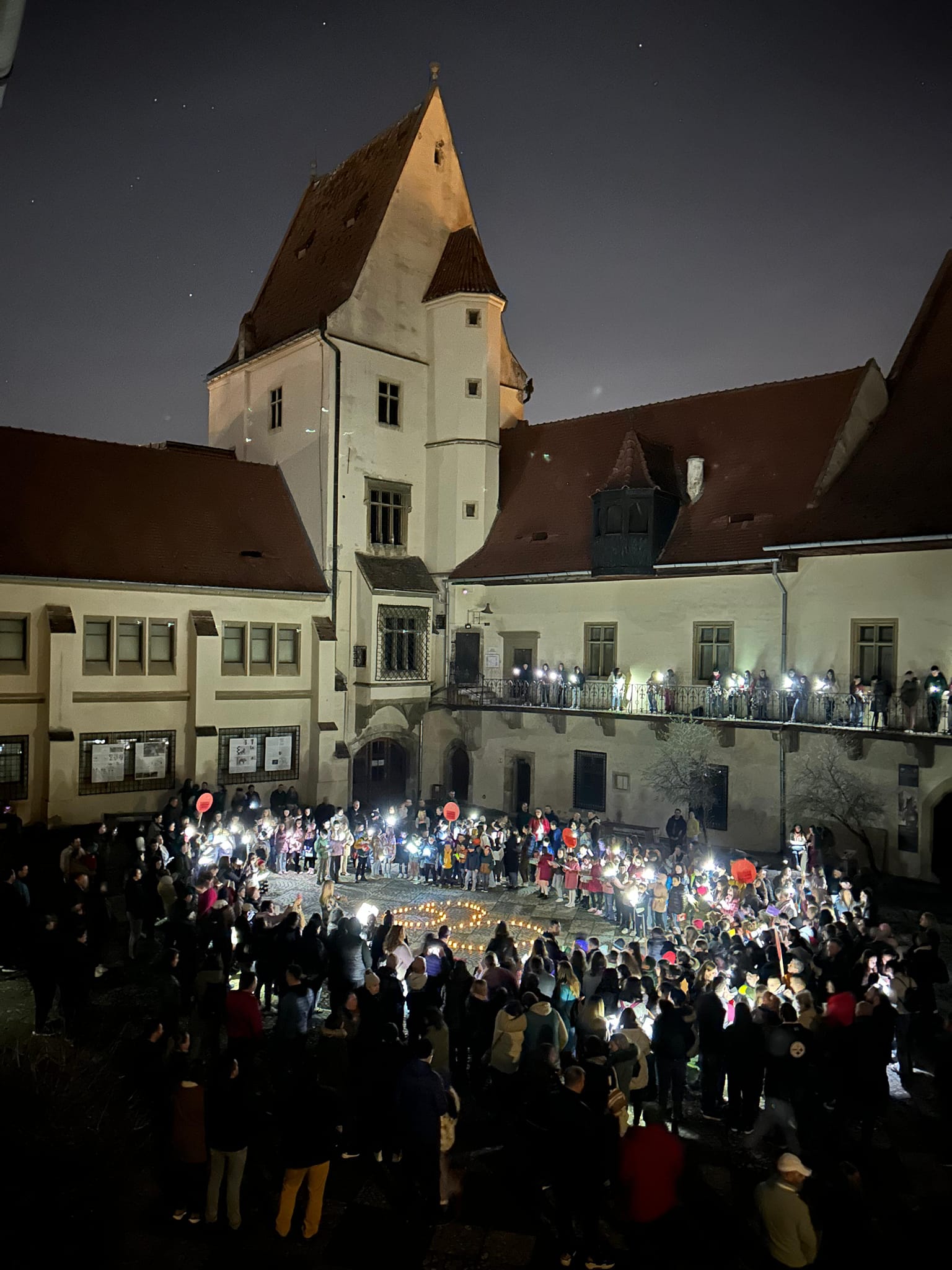 Ora Pământului. 400 de copii din județul Sibiu au cântat într-o atmosferă magică în curtea Muzeului de Istorie - Casa Altemberger