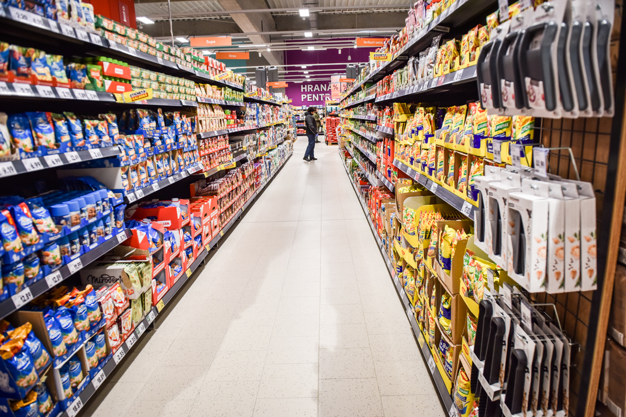 Proiect: Supermarketurile ar putea să rămână închise în weekend sau ar putea avea program redus