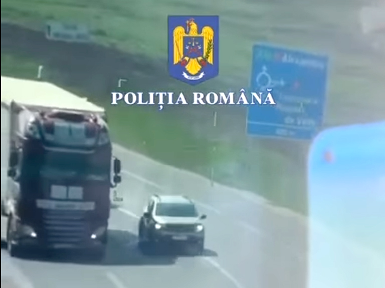 Șofer filmat din elicopter, apoi amendat de Poliția Română. A depășit în curbă, pe linie continuă
