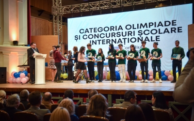 Sute de elevi și profesori din Sibiu au fost premiați la Gala Performanței în Educație. Bianca Cristea a obținut cele mai multe premii