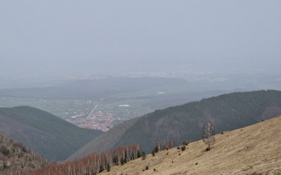 Sibiul văzut de la munte, sub un nor de praf saharian