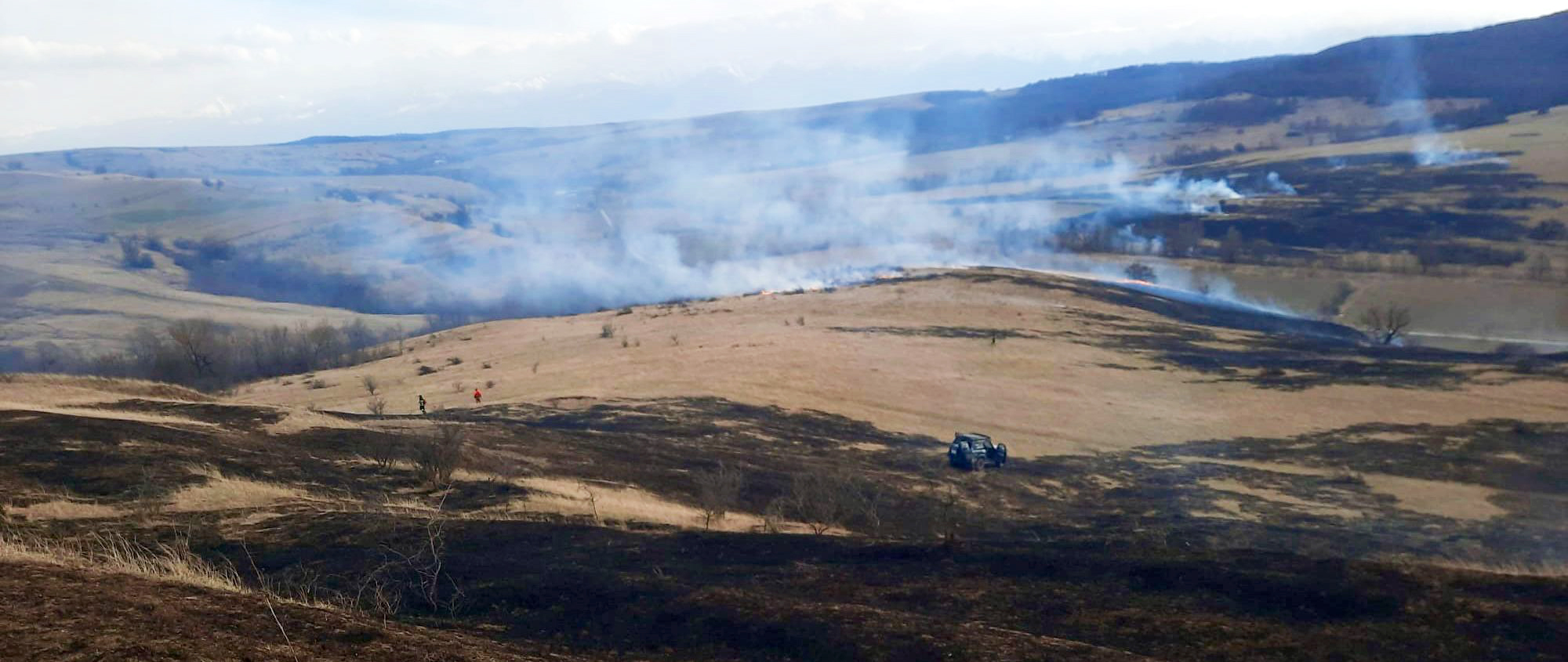 Aproape 100 de incendii de vegetație în februarie, în județul Sibiu. Au ars și 7 ha de pădure