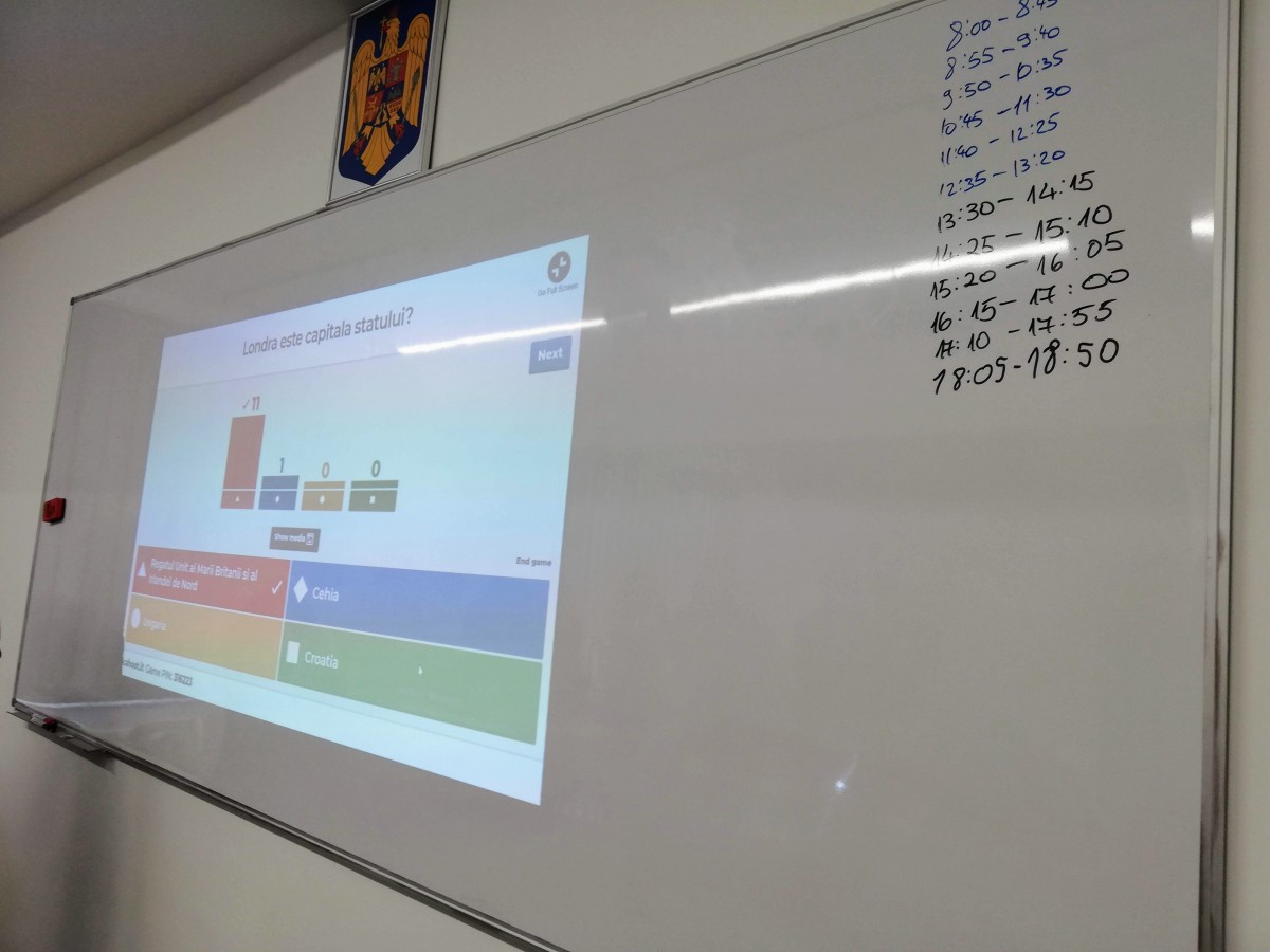 Peste 900 de table interactive, peste 1.000 de calculatoare, sute de camere video și zeci de licențe: achiziție de echipamente IT pentru școlile din Sibiu cu bani din PNRR