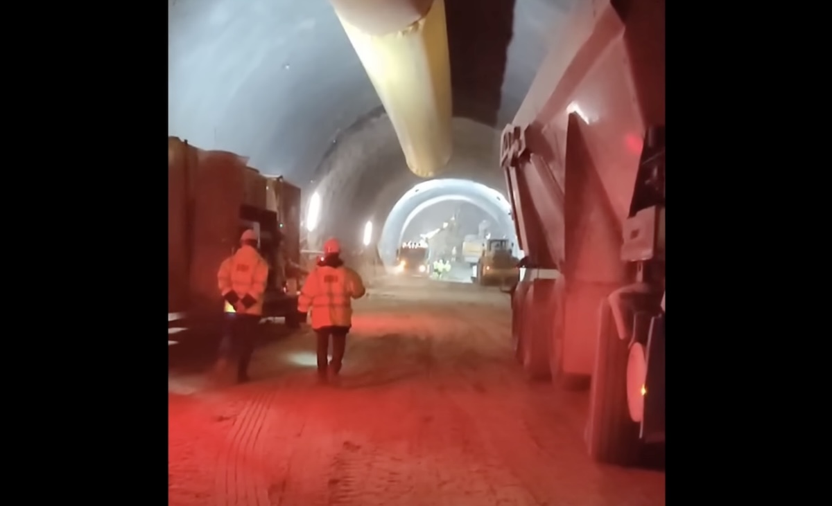 Imagini noi cu primul tunel de autostradă din România. Porr a excavat peste 600 de metri pe Tronsonul 4 din Sibiu – Pitești