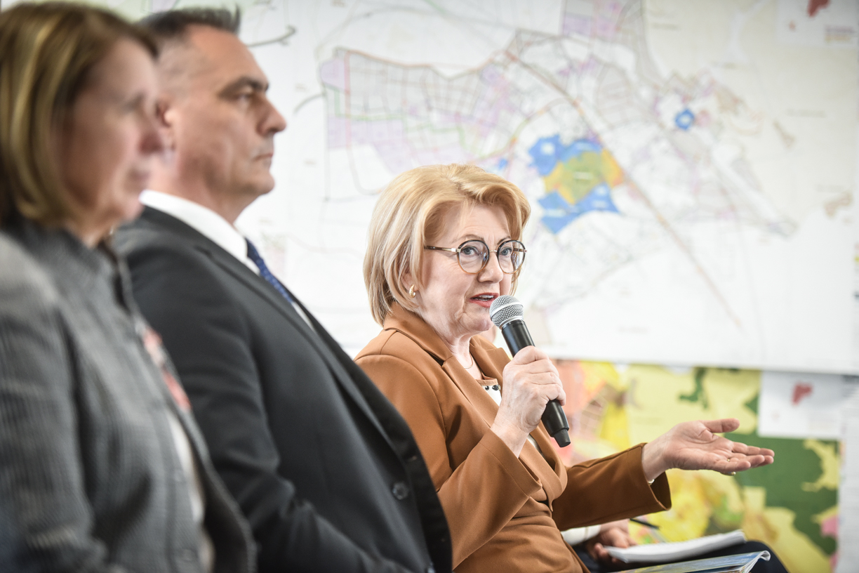 Fodor vrea să includă în PUG limitări pentru cafenelele care se extind pe domeniul public. „În 24 de ore poți să obții toate autorizațiile fără să vadă nimeni spațiul”