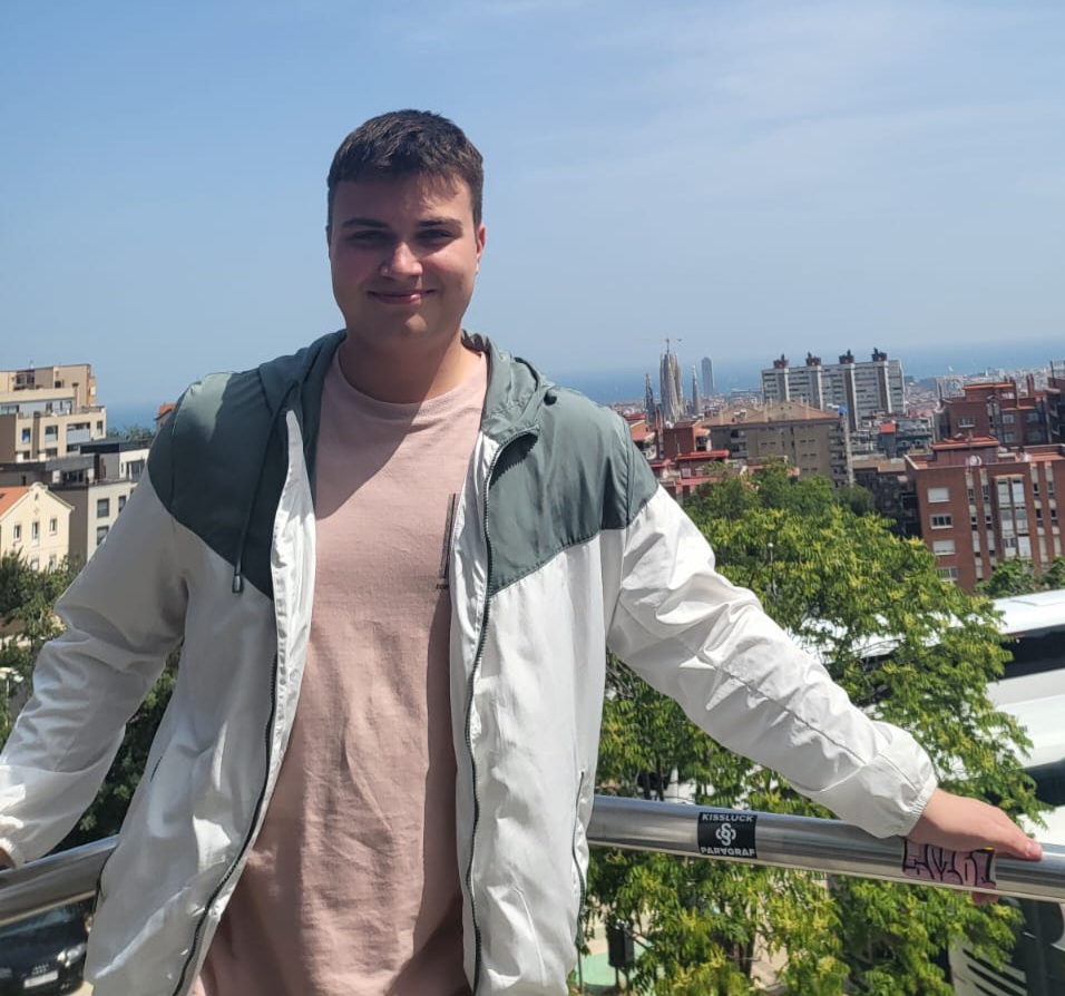 Un elev de la Colegiul „Gh. Lazăr” a fost acceptat la patru universități din Top 20 mondial: a ales Harvard. „Probabil voi fi coleg de clasă cu viitori laureați Nobel, șefi de stat sau alte personalități ale generației mele”
