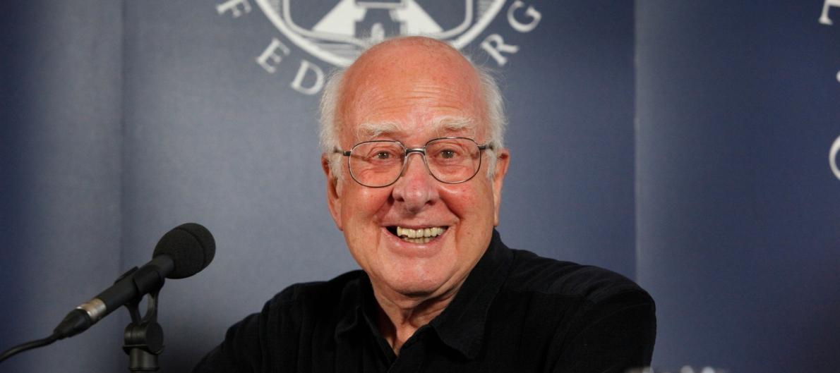 Peter Higgs, laureatul premiului Nobel pentru fizică în 2013, a murit la 94 de ani