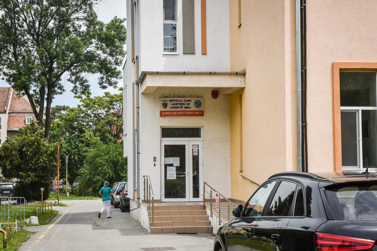 Sibiul înregistrează primul deces la adulți din cauza rujeolei. Un bărbat de 41 de ani a murit la spital după ce a luat boala de la copilul său