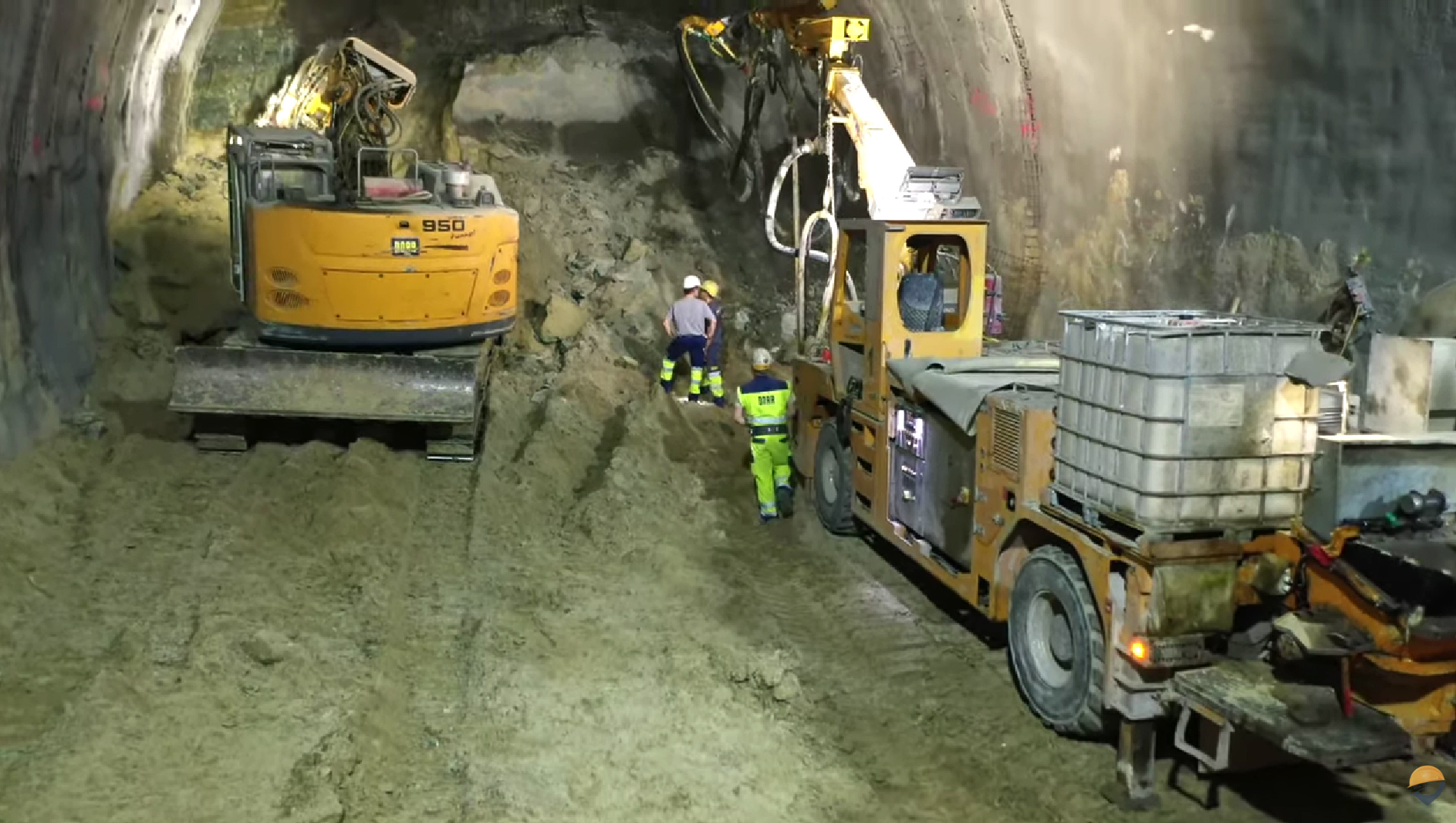 Filmare aeriană completă a lotului 4 din Autostrada Sibiu - Pitești. Asociația Pro Infrastructură:  avem încă șanse să circulăm prin primul tunel forat pe o autostradă românească în decembrie 2026