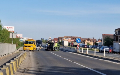 Mașină răsturnată pe DN 1, la ieșire din Sibiu