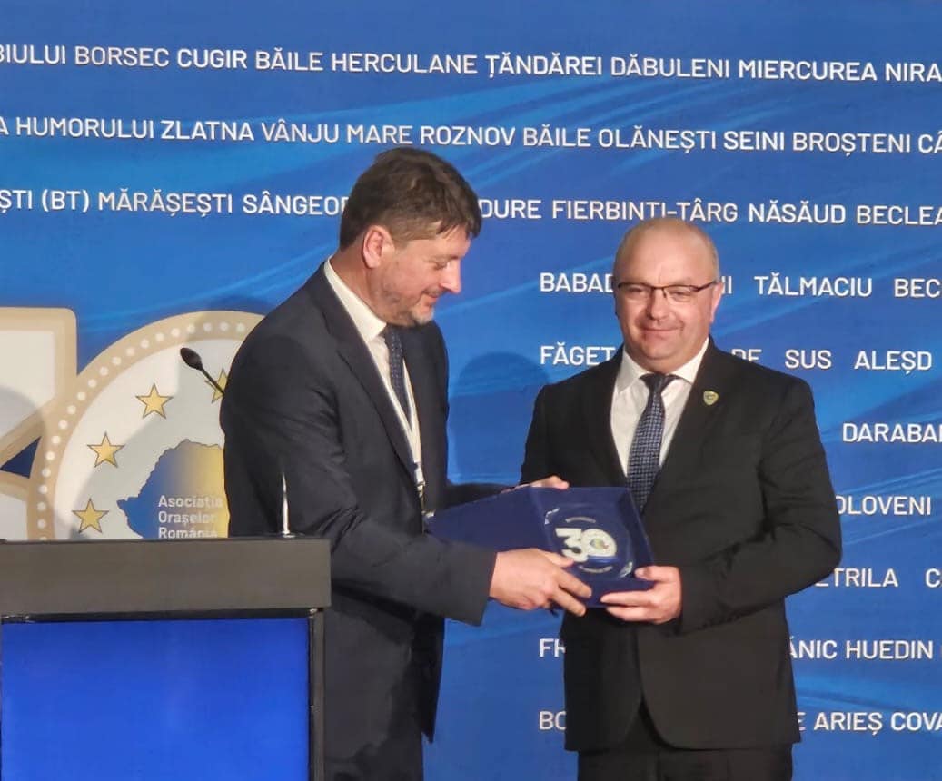 Asociația Orașelor din România a împlinit 30 de ani. Valentin Ivan, președintele Filialei Județene Sibiu a ACoR: Să fim recunoscători pentru eforturile lor susținute în sprijinul dezvoltării locale, regionale și naționale