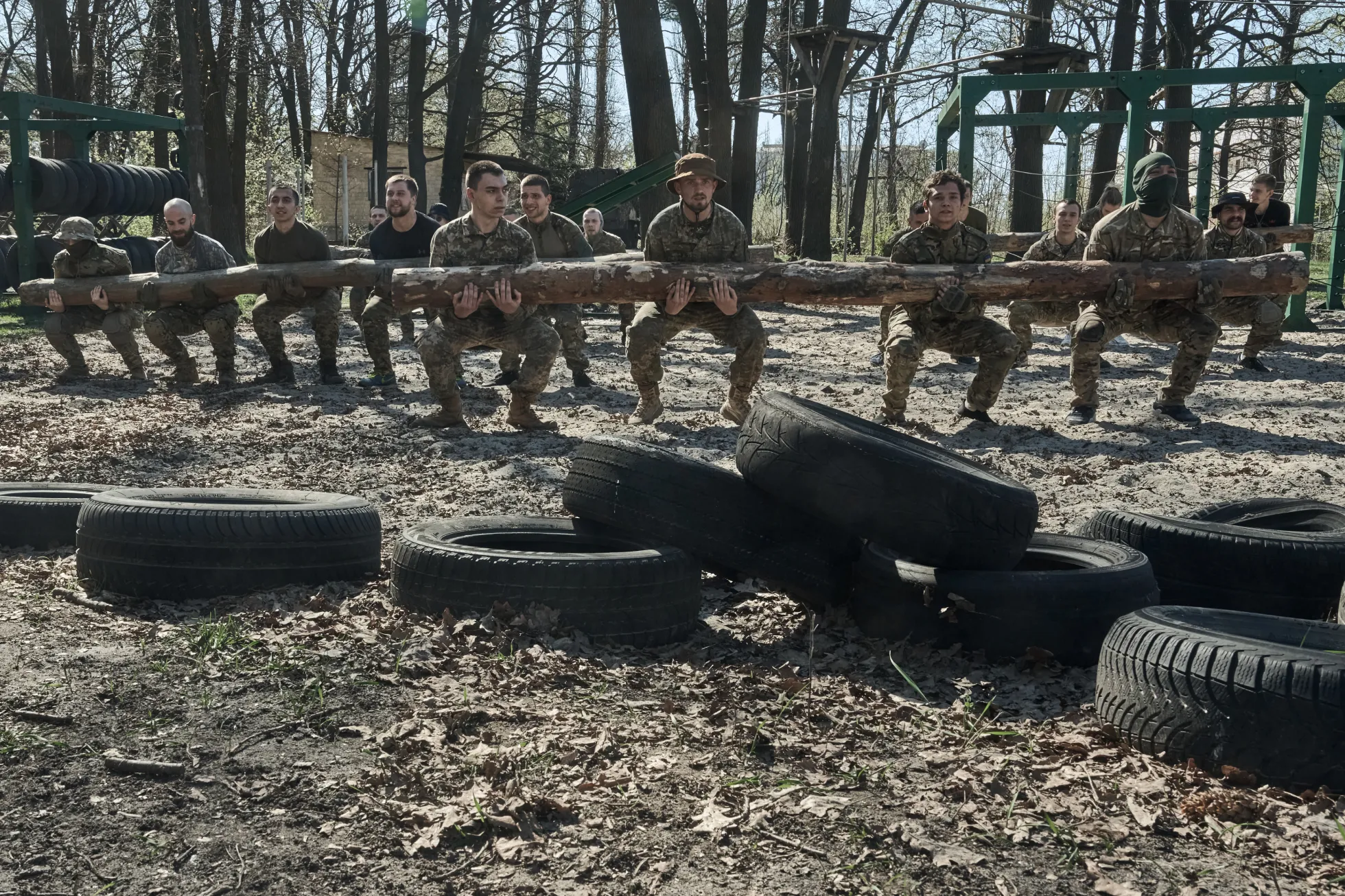 Zelenski a promulgat legea mobilizării în Ucraina