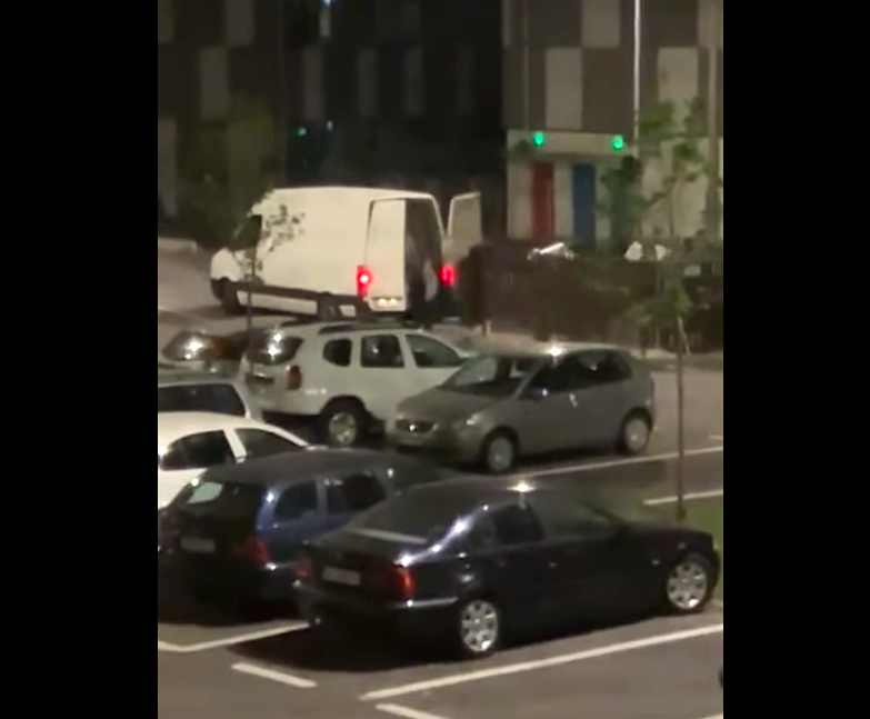 Minim 30.000 de lei amendă: Bărbat filmat cum aruncă deșeuri din construcții la o platformă publică din Sibiu