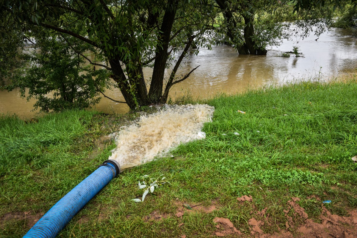 Măsuri pentru a preveni inundațiile la Sibiu. Meteorologii anunță ploi până joi seară