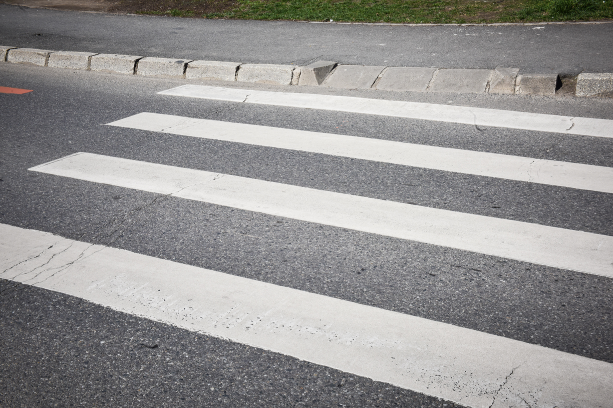 Fetiță de șapte ani, lovită de o mașină pe trecerea pentru pietoni, în Cisnădie. A ajuns la spital cu o contuzie la mână