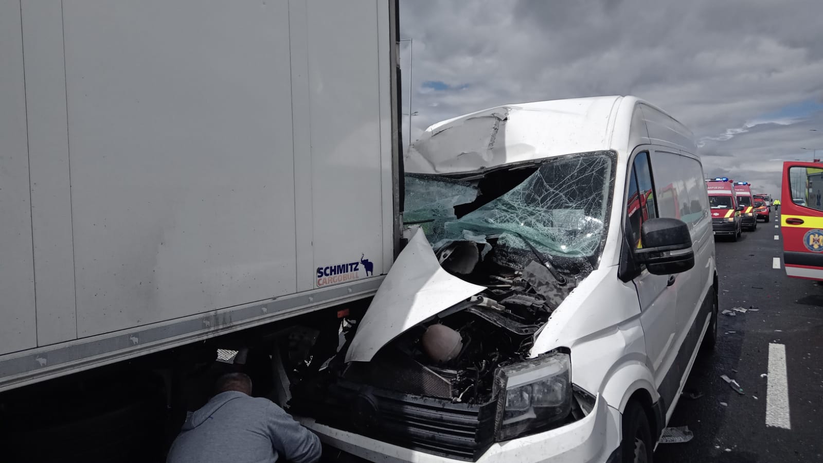 ACTUALIZARE Grav accident pe autostradă, la Veștem. Un bărbat în stare gravă, preluat de SMURD