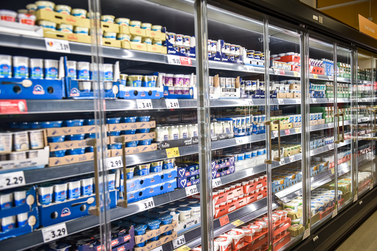 Trei din 10 români ar fi de acord cu închiderea supermarketurilor şi hypermarketurilor în weekend (studiu)