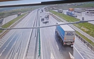 VIDEO Cum s-a produs carambolul de pe autostradă, în apropiere de Boița, în urma căruia a murit un om