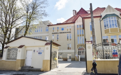 Femeia care s-a înecat cu mâncare pe terasa unui restaurant din Sibiu este în stare gravă. A fost operată pe creier