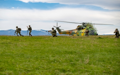FOTO Începe în poligonul din Daia un amplu exercițiu militar: drone, avioane, elicoptere, tancuri și obuziere