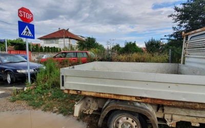4 mașini „fără stăpân” ridicate de Primăria Sibiu: un Bmw X3, un Peugeot 407, un Opel Astra și o Dacia Papuc. Proprietarii au 5 zile să le revendice