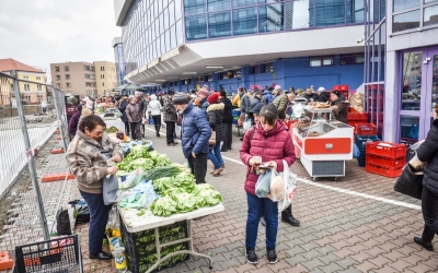 Piața Transilvania va funcționa și vinerea. „Pentru a da posibilitatea unui număr cât mai mare de cumpărători să își facă aprovizionarea cu produse locale”