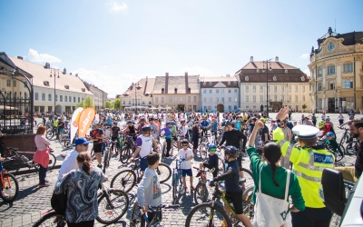 Urban Bike Revolution deschide sezonul de mers pe bicicletă cu un tur prin Sibiu. „Dorim să oferim o experiență plăcută, în special celor care se simt în nesiguranță sau amenințați de trafic”