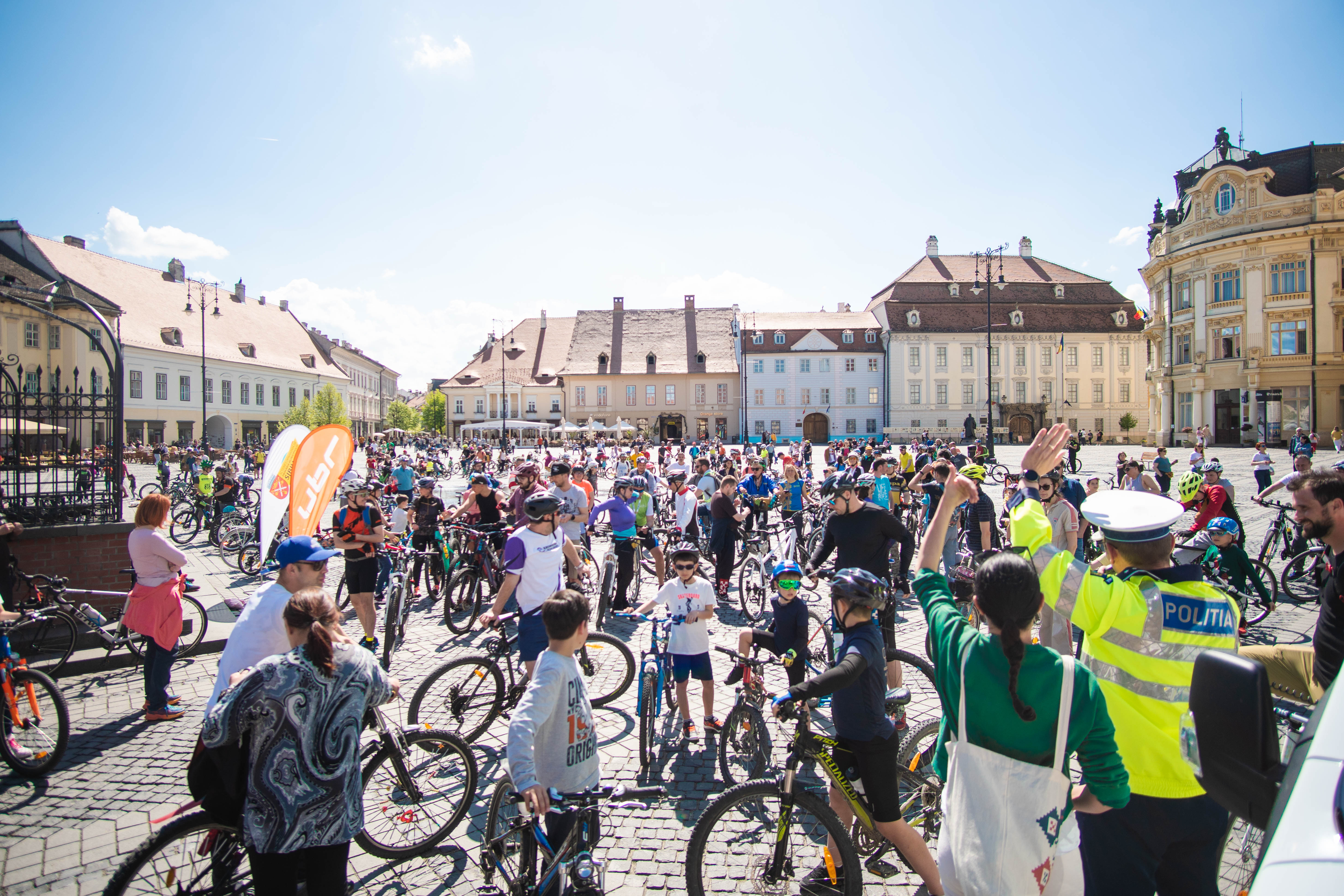 Urban Bike Revolution deschide sezonul de mers pe bicicletă cu un tur prin Sibiu. „Dorim să oferim o experiență plăcută, în special celor care se simt în nesiguranță sau amenințați de trafic”