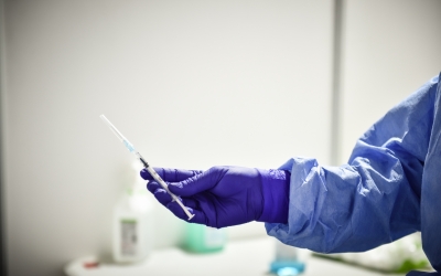 Un vaccin ARNm împotriva cancerului de piele, testat în cadrul unui studiu clinic internaţional de faza a 3-a