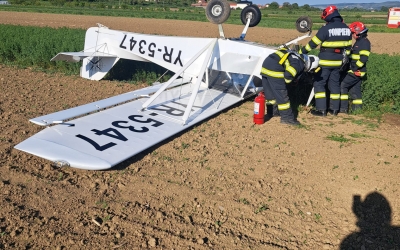 Un avion de mici dimensiuni care a decolat din Cisnădie, a aterizat forțat în județul Alba. Pilotul a refuzat transportul la spital