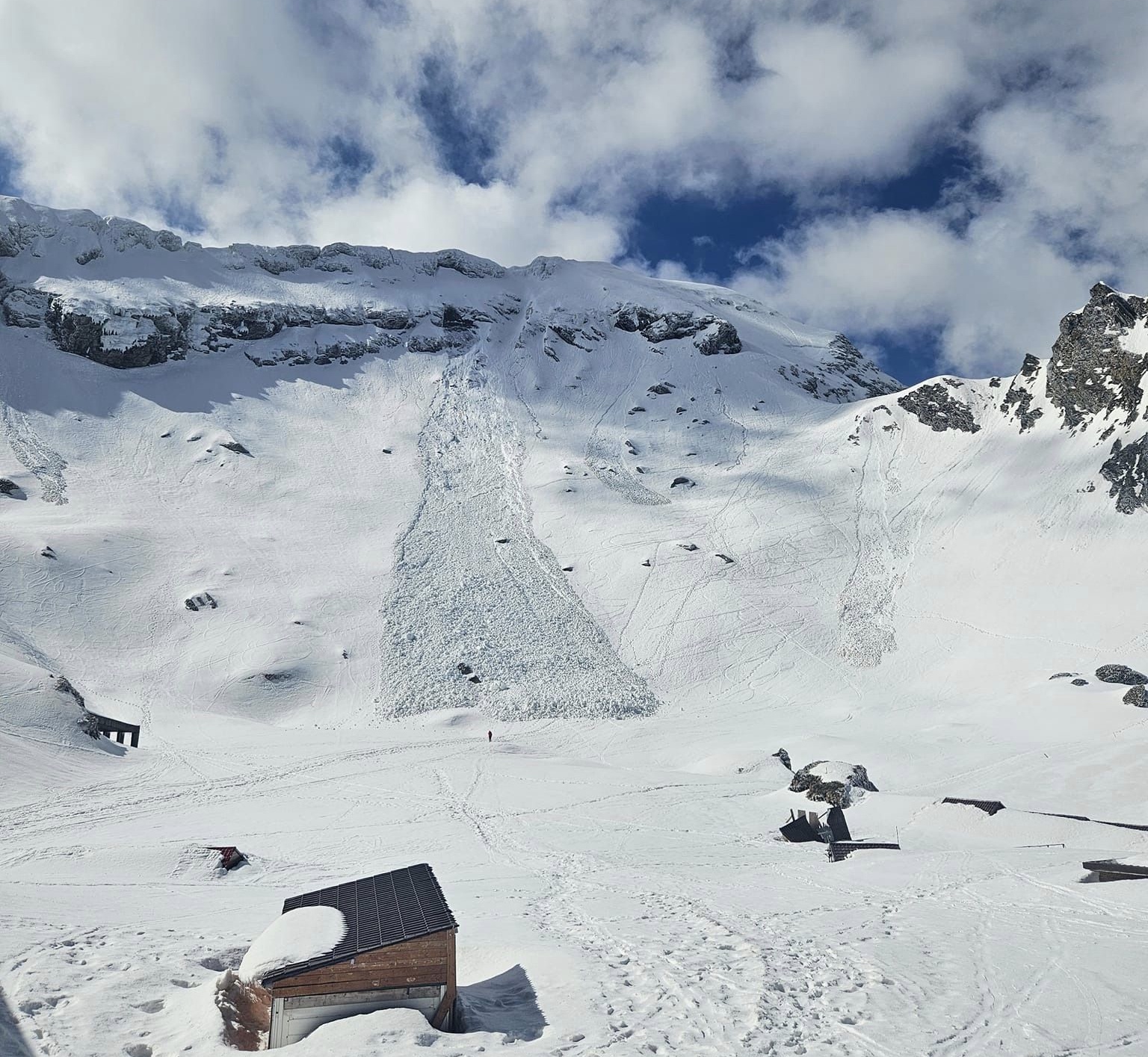 Avalanșă la Bâlea. Salvamont: ”Temperaturile pozitive din ultima perioadă au dus la apariția mai multor avalanșe”
