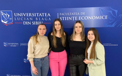 Patru studente la Științe Economice au nevoie de sprijin în strângerea de fonduri pentru bolnavii de cancer. Una dintre ele aleargă la maraton