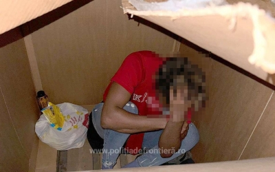 Şofer român, prins la graniță că ascundea 12 migranţi din Sri Lanka în cutii din lemn