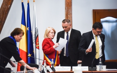 Cu ochii-n calendar și „cu eleganță”, discuțiile despre noul viceprimar al Sibiului încep de vineri și depind de PNL. „Să fie tot de la FDGR”. Ce spun celelalte partide