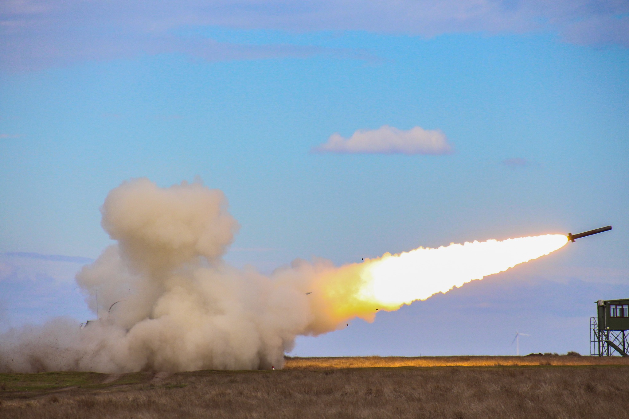 Dezbateri NATO în Sibiu: ”Trebuie să reînvăţăm războiul de poziţie care înseamnă lucrări de fortificaţi”. Analiză pe acțiunile HIMARS în Ucraina